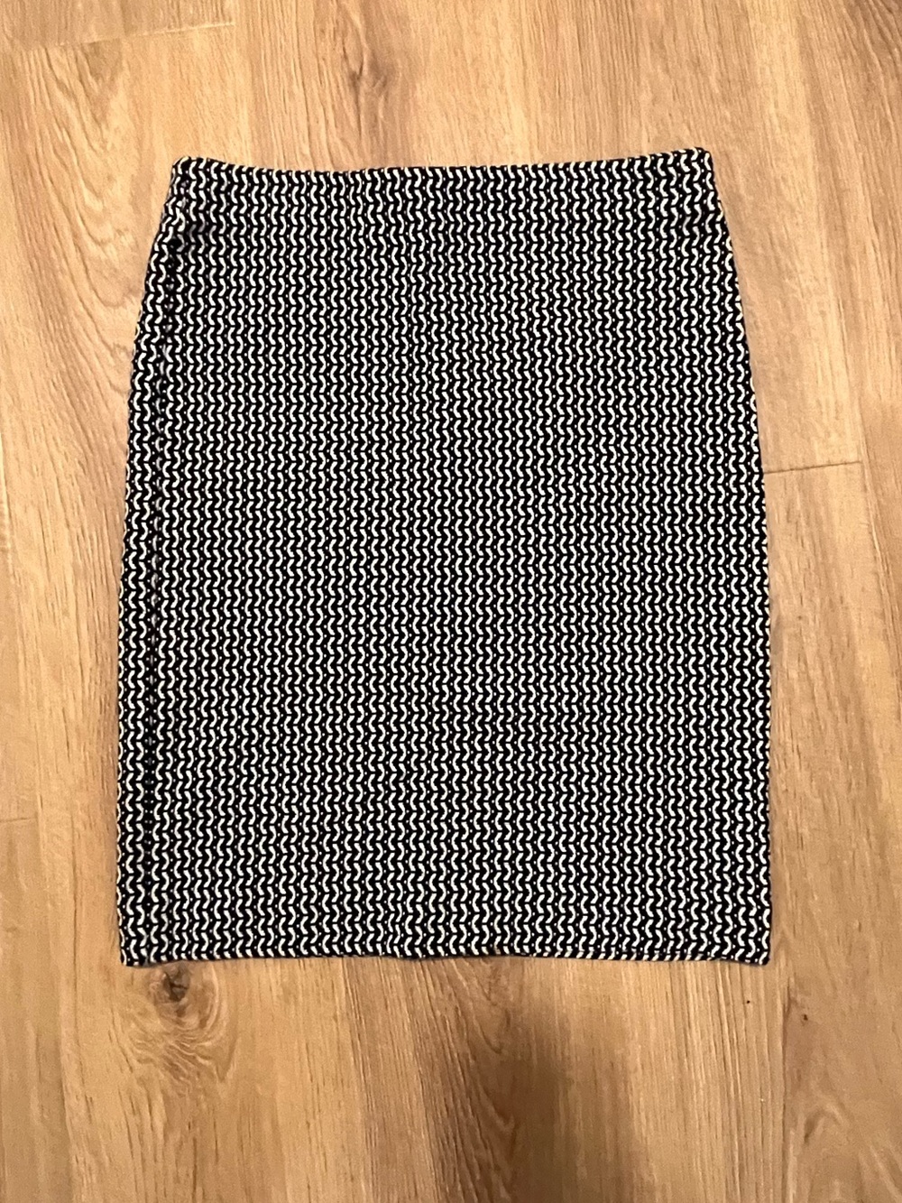 Ann Taylor Black and White Patterned Pencil Skirt